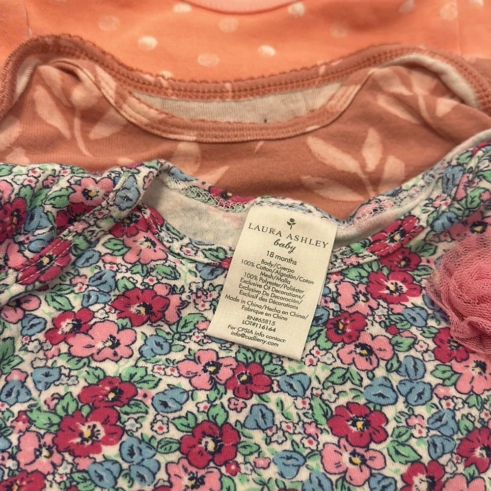 Bundle of onesies - Picture 2 of 5